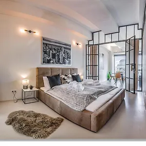  Apartment Loft Astoria By Vagabond